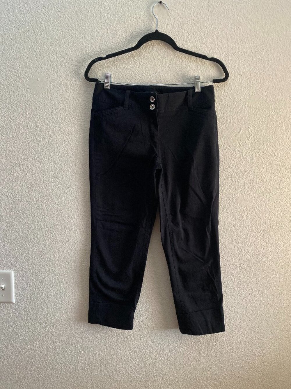White House Black Market Slim Crop Cuffed Capri Pants Size 4 WHBM Mid-Rise